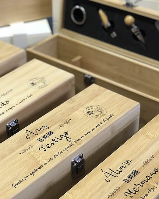 Botella de vino personalizado en caja de madera